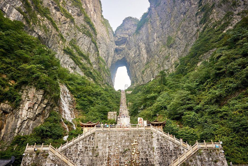 Cổng Trời Thiên Môn Sơn - Điểm Đến Du Lịch Trung Quốc -  VeMayBayTrungQuocGiaRe